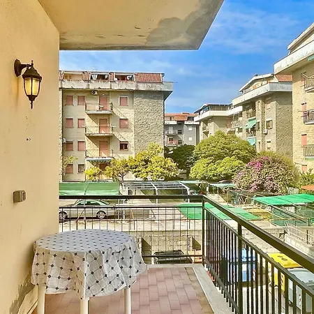 Large Flat In * Scalea
